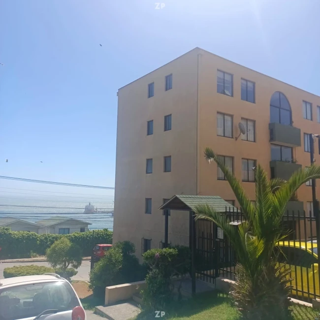 SE VENDE DEPARTAMENTO CON HERMOSA VISTA AL PUERTO.