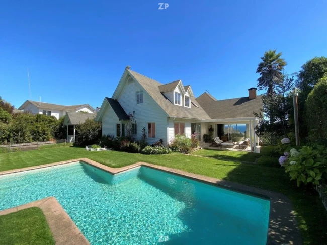 SE VENDE! Casa estilo Georgian