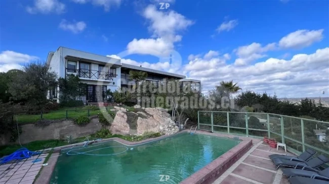 Excelente casa de 403 m2 en Parcela de 10.000 m2