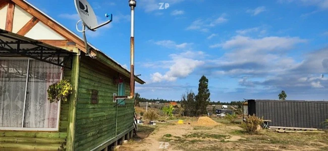 Parcela consierre perimetral de fierro con portón 