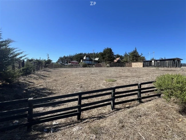Parcela con vista al mar en condominio consolidado