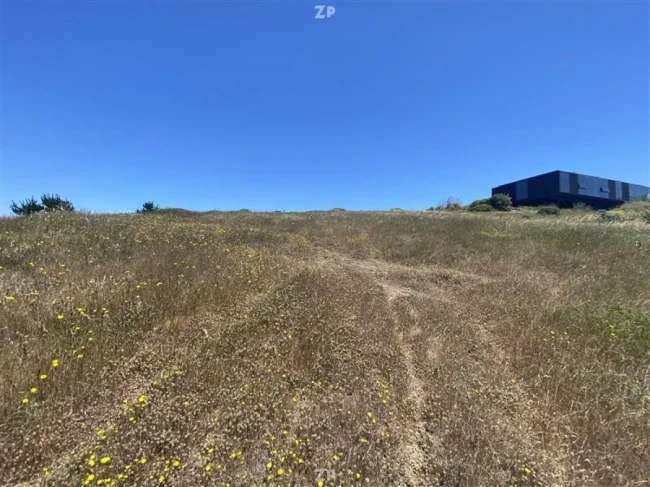 Precioso Parcela Vista al Mar en Condominio