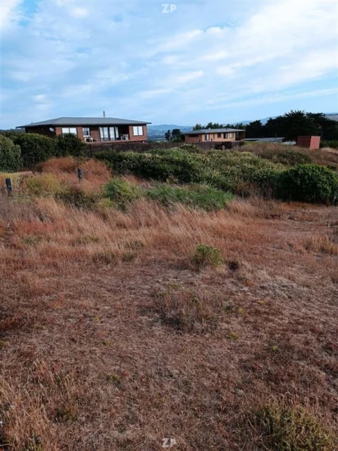 Parcela en condominio con vista única a la playa