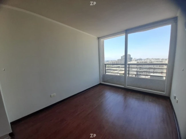 Arriendo departamento con balcón vista sur