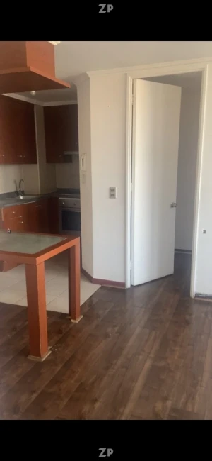 Departamento con 1 estacionamiento techado. 