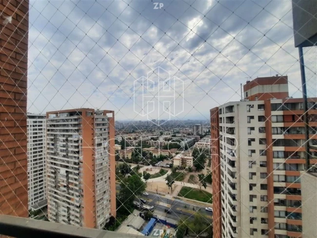 Se arrienda amplio departamento Vista oriente