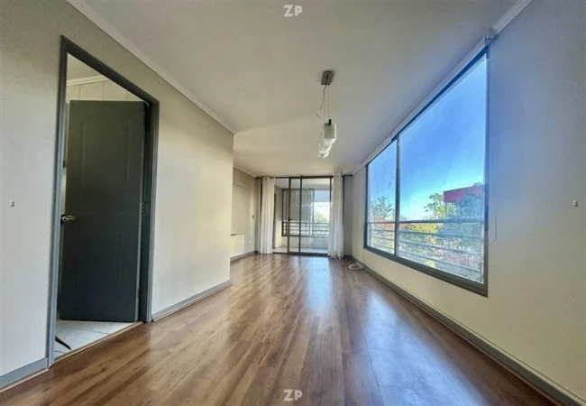 Amplio departamento con terraza con ventanales