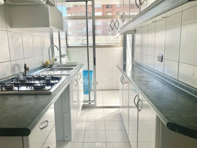 Amplio departamento con terraza con ventanales