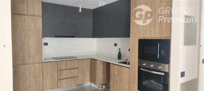 ARRIENDO ENTREGADO CON ESTACIONAMIENTO Y BODEGA