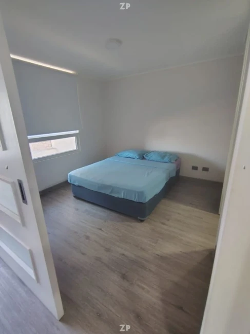 Departamento, completamente equipado con cocina que contiene horno campana