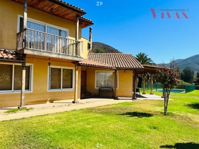 Venta de casa ubicada en un terreno de 240.000 m²