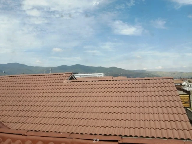 Vendo casa en dos niveles con vista a la montaña desde el segundo piso