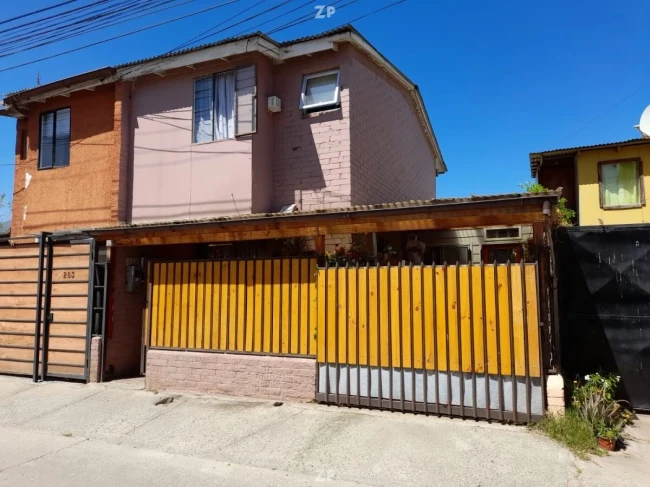 Venta de casa de dos pisos pareo simple orientación norte