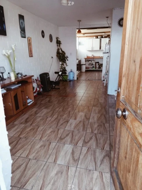 Vendo casa de dos pisos pareo simple en excelente estado