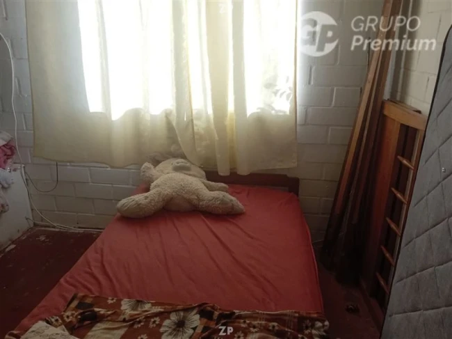 Se vende casa pareada por ambos lados de 44 m2