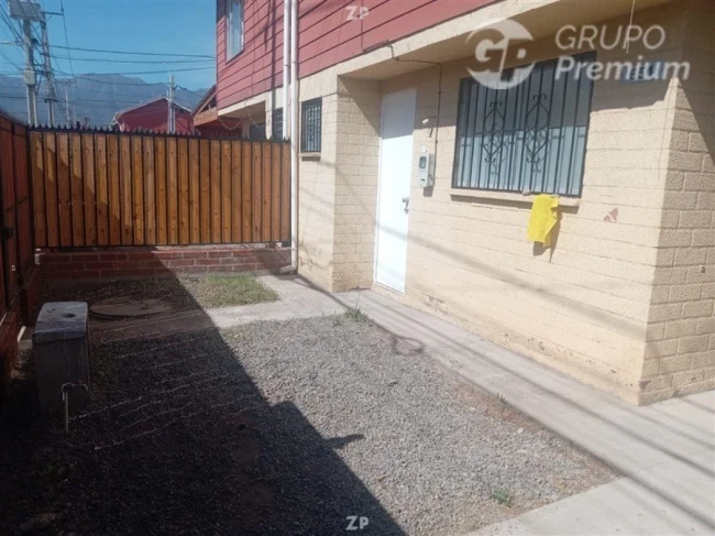 Se vende excelente casa de 2 pisos Pareada por un costado