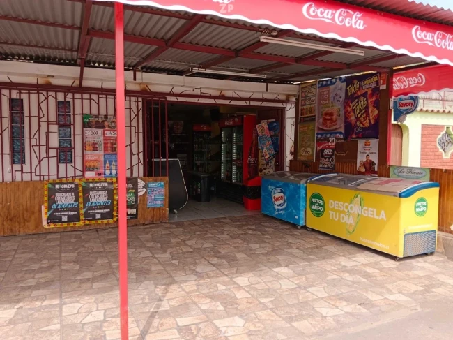 Se VENDE al CONTADO, excelente INVERSIÓN casa con piscina 5x3mts