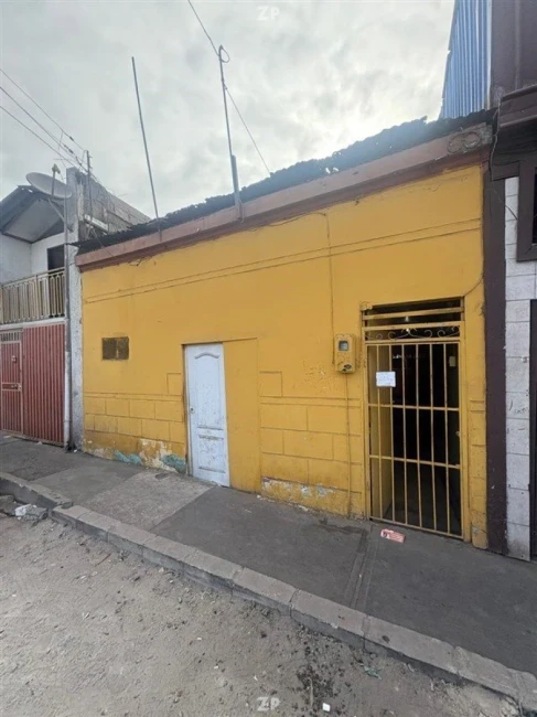 Se vende Casa con una superficie de terreno de 6 metros de frente