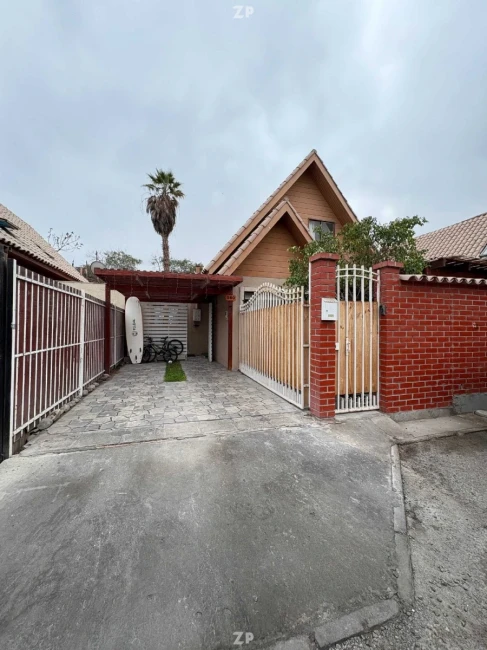 Se vende Linda casa de dos pisos en condominio Bosque Azapa