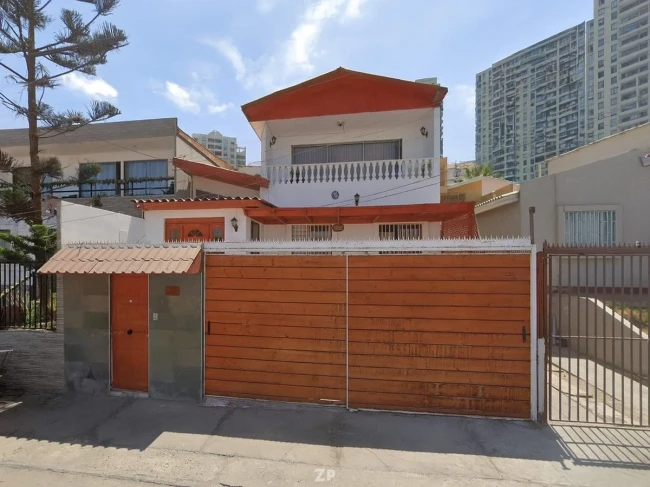 Se vende casa ubicada en el consolidado sector sur de Iquique