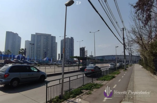 Amplia casa a solo pasos del metro en la florida