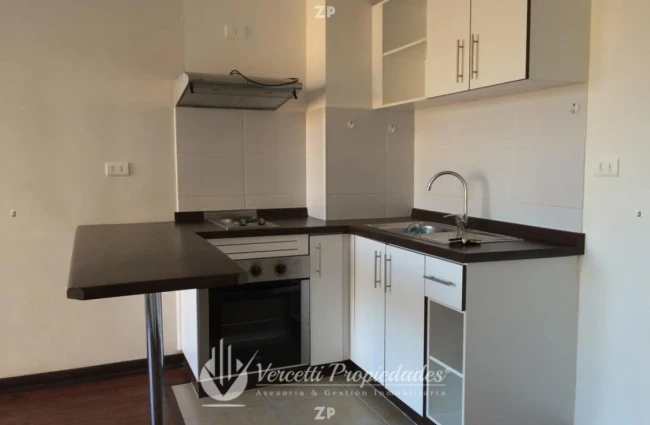 Hermoso departamento en condominio cercano a metro