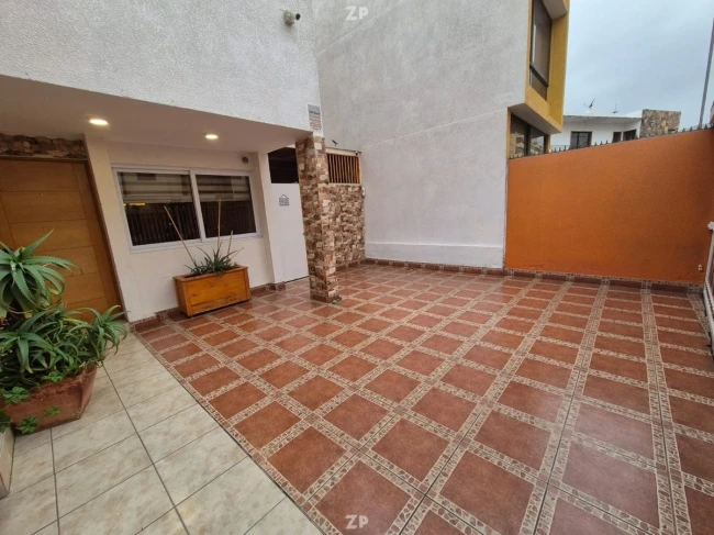 Se vende casa de 4 pisos en Sector Parque Inglés 4 Dormitorios