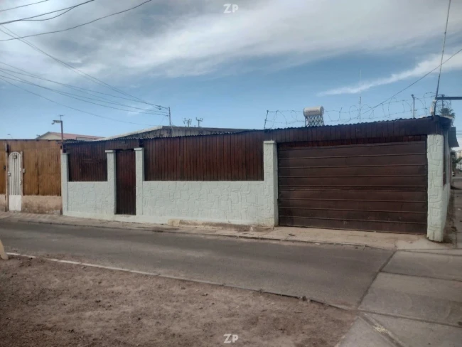 Se cende casa esquina ubicada en pasaje machuca!