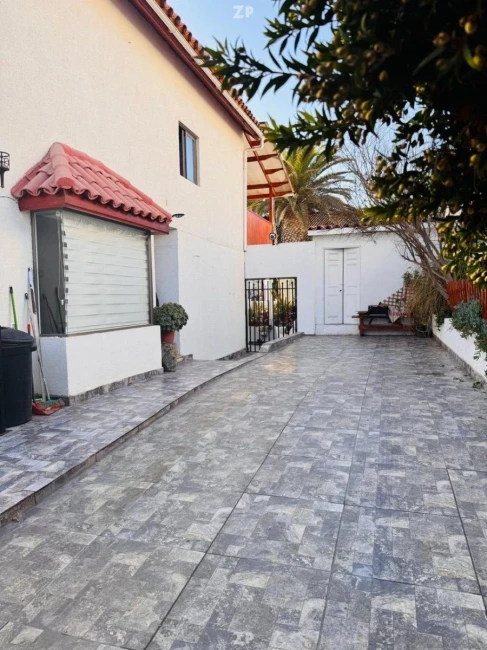 Se vende casa de dos pisos ubicada en Jardines del Sur zona