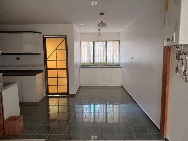 En venta una hermosa casa de dos pisos, ubicada en el Condominio Los Lirios