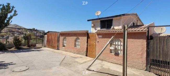 Se vende Amplia casa y terreno, 2 pisos