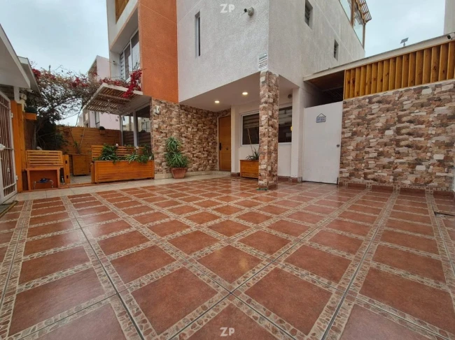 Se vende casa de 4 pisos en Sector Parque Inglés 4 Dormitorios