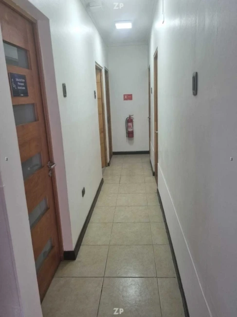 Se vende casa en sector sur de la ciudad. Con casi 300 m2 construidos