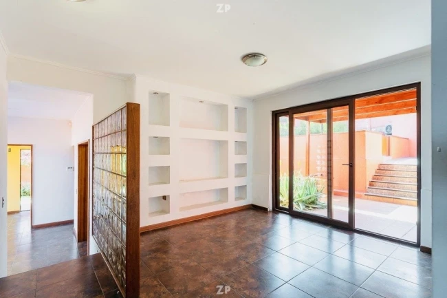 Se vende cómoda y amplia casa de dos pisos ubicada en Jardines del Sur,