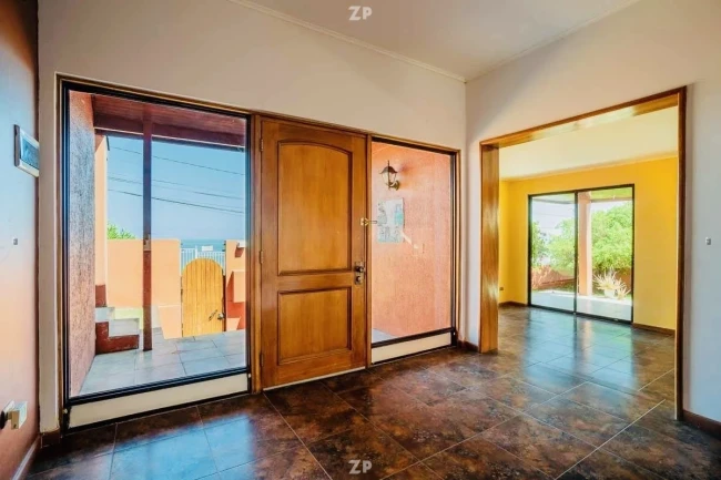 Se vende cómoda y amplia casa de dos pisos ubicada en Jardines del Sur,