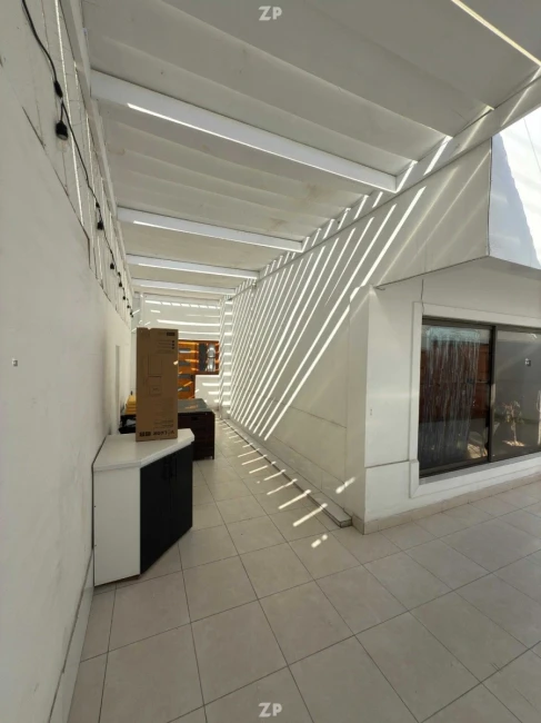 Se vende casa en sector sur de la ciudad. Con casi 300 m2 construidos