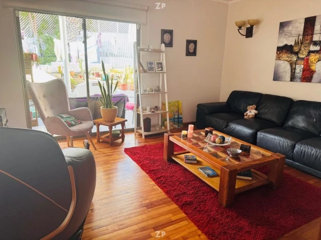 Se vende casa de dos pisos ubicada en Jardines del Sur zona