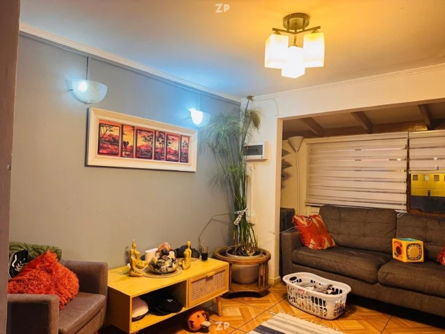 Se vende Amplia casa de tres pisos con departamentos independientes por cada pis