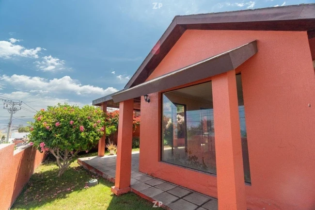 Se vende maravillosa casa en Jardines dek Sur de 6 D+4B+1Dy1B de servicio