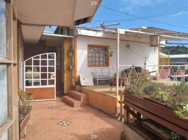 Se vende casa amplia con local comercial San Roque