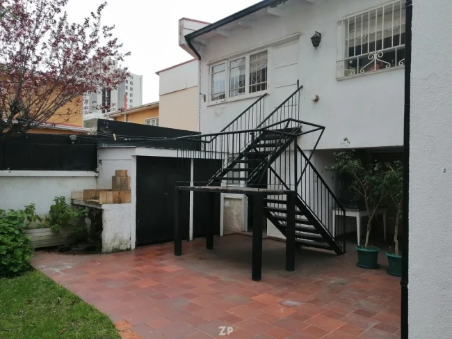 Se vende céntrica casa de 2 pisos  en sector Poniente de Viña del Ma