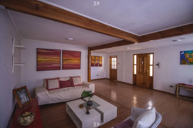 Se vende Hermosa Casa en Pasaje Cerrado – Seguridad y Comodidad