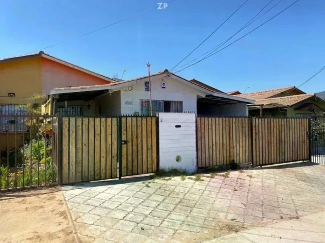 Se vende Casa pareada de 1 piso, construida en ladrillo, con cómodos espacios in