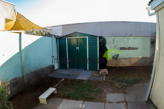 Venta de casa esquina con local comercial en sector residencial