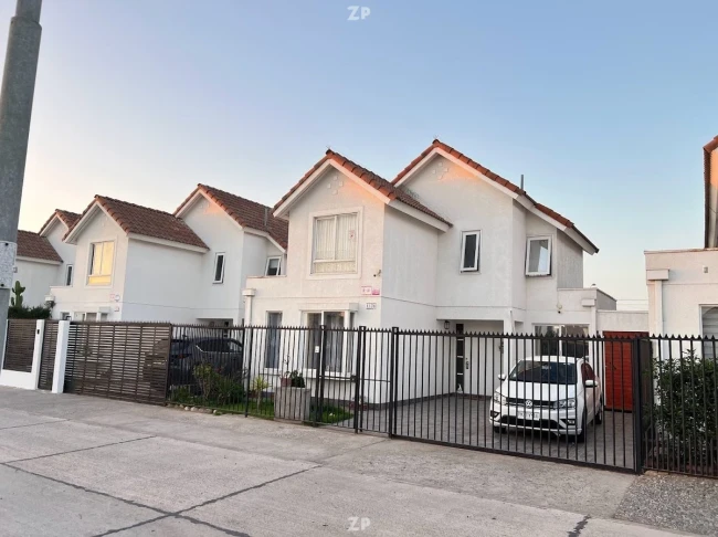 En venta Acogedora casa ubicada en sector de alta plusvalía