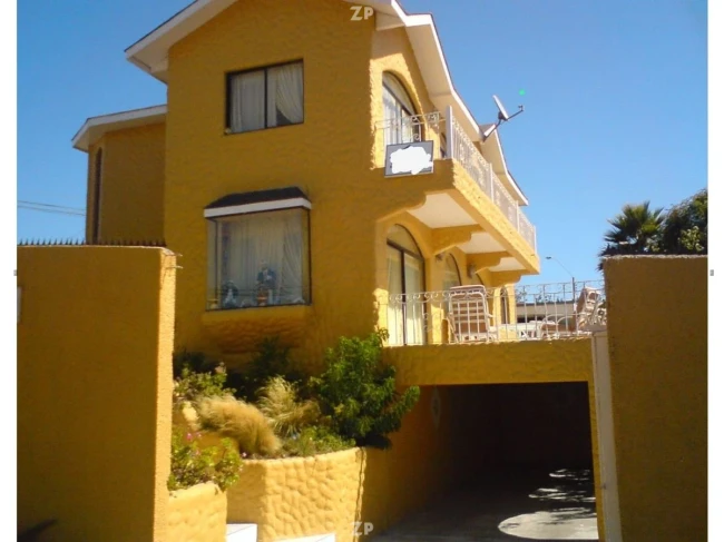 En venta Cómoda y amplia casa esquina con terrazas vista al mar,