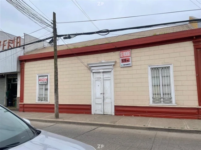 En venta Casa de estructura de adobe en regular estado.