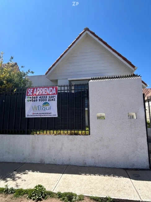 SE VENDE Y ARRIENDA CASA – MARIANO LA TORRE CON LOS ARRAYANES, LA SERENA