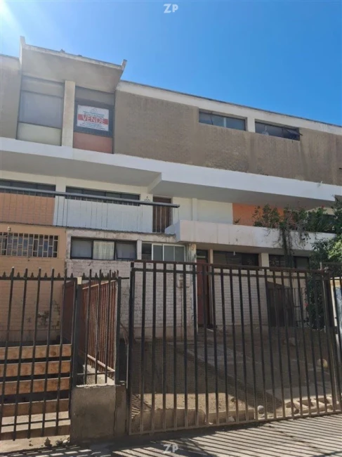 Se vende amplio departamento de 79 mts2 loft, en segundo y tercer piso.