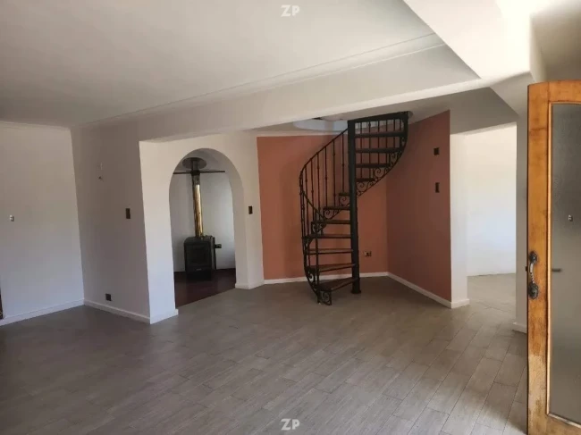 En venta Amplia y hermosa casa 2 pisos, en pasaje, excelente sector